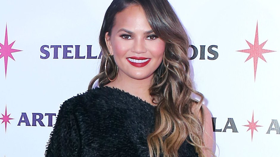 Chrissy teigen wardrobe malfunction amas