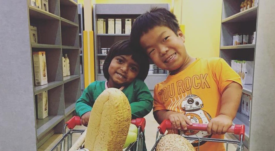 Will And Zoey From 'The Little Couple' Playing Grocery Store