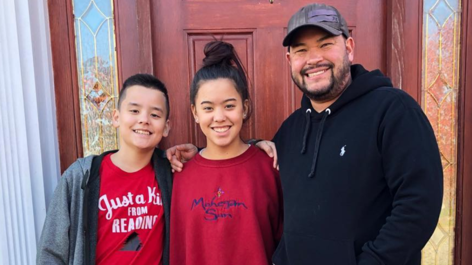 jon gosselin collin hannah christmas tree pic