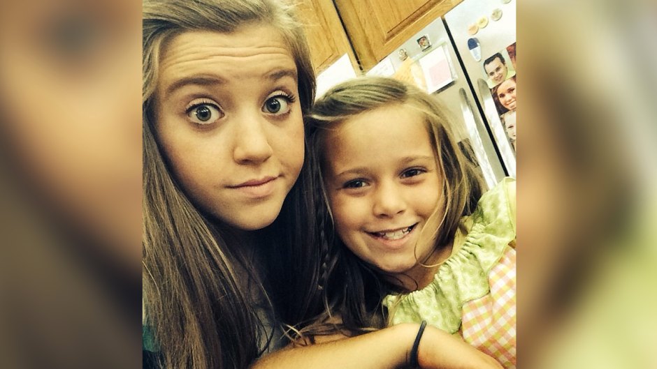 Joy Anna Duggar Takes Selfie With Younger Sister Johannah