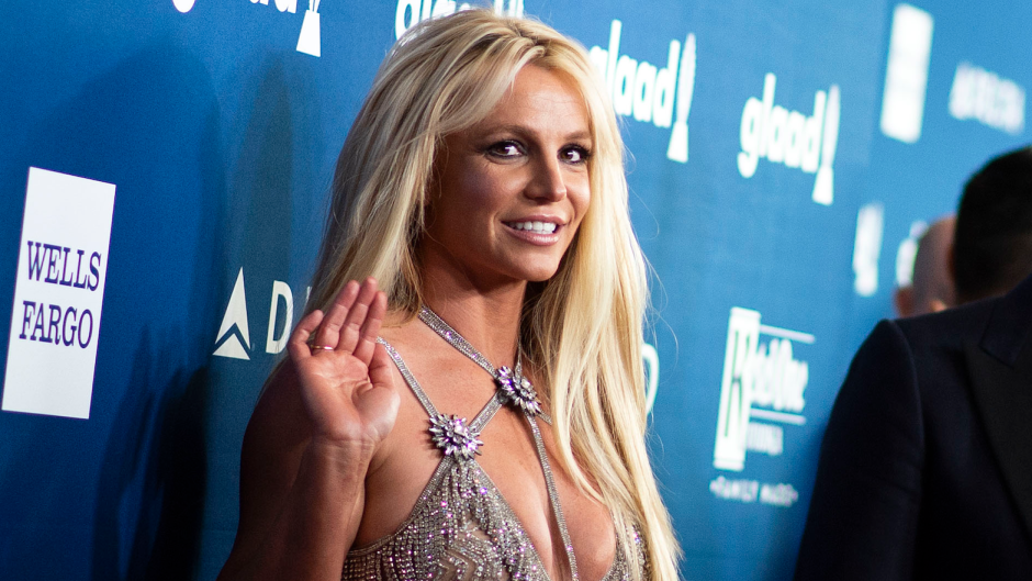 britney spears waving