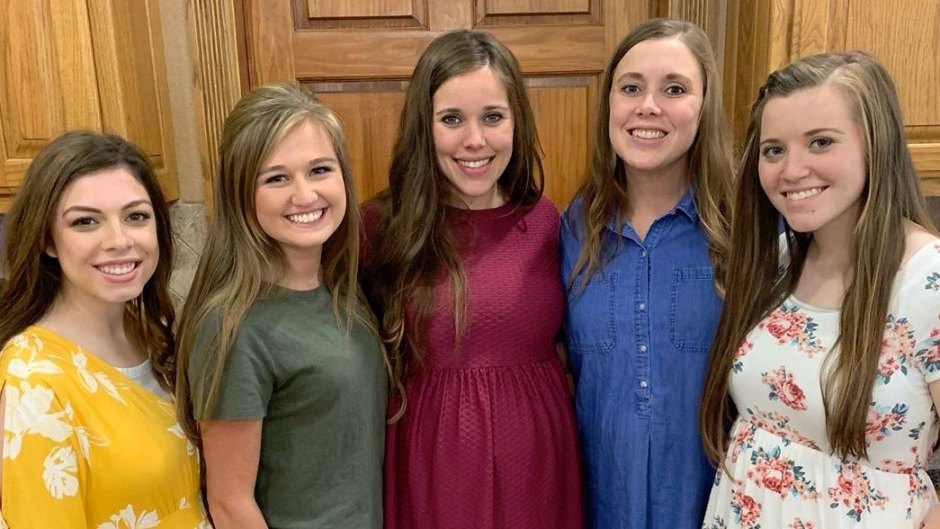 Lauren Seewald, Kendra Caldwell, Jessa Duggar, Anna Duggar and Joy-Anna Duggar Smile in Group Photo