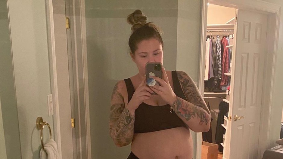 Pregnant Teen Mom 2 Star Kailyn Lowry Takes Baby Bump Selfie