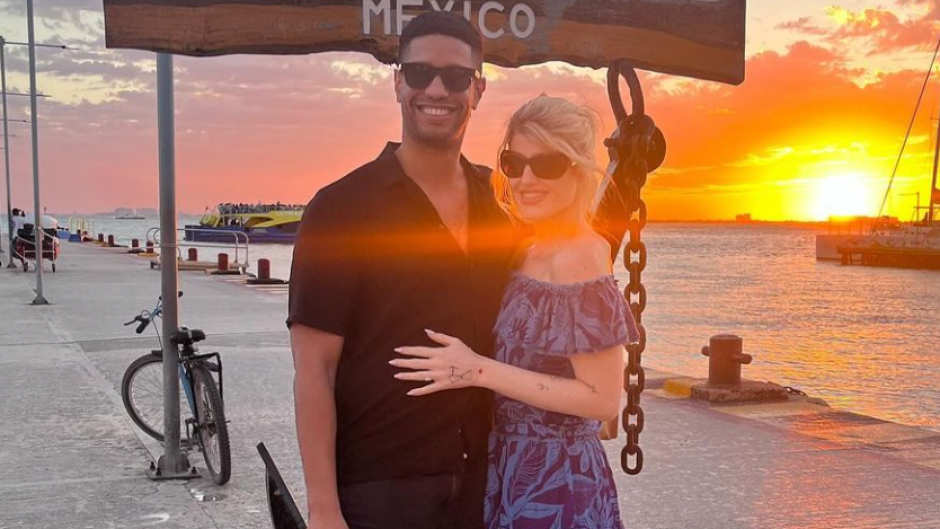 the bachelorettes romeo alexander is engaged ring details
